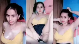 Bie Menggoyangkan Pantatnya Dengan Gaya Seksi