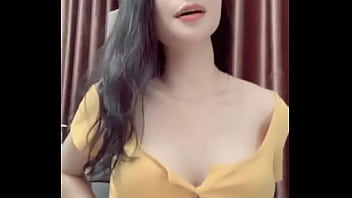 Màn Trình Diễn Nóng Bỏng Khoe Trọn Bầu Ngực Căng Tràn Trên Bigo Live