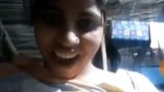 Gadis Desa Menggoda Dengan Memamerkan Payudaranya Saat Video Call