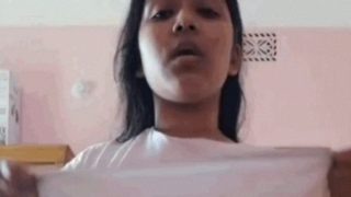 Gadis Desi Menggoda Dengan Tarian Telanjang Yang Menggairahkan
