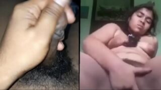 Gadis India Seksi Dengan Payudara Montok Sedang Merangsang Diri Sendiri