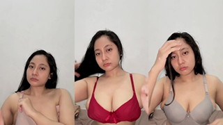 Matcha Macherita Pamer Payudara Seksi Dengan Bra Baru Yang Menggoda
