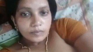 Payudara Montok Berharga Milik Bibi Mallu