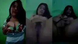 Sonia Kusuma Lagi Asyik Mengocok Memeknya