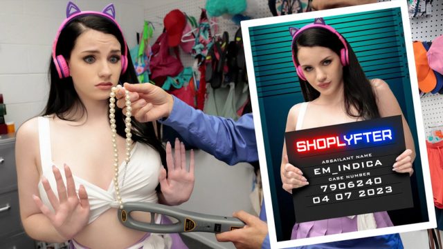 Streamer Cantik Dihukum Dengan Ngentot Di Toko