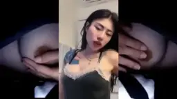 Vey Ruby Jane, Tiktoker Cantik Yang Asyik Meremas Payudara Mulusnya