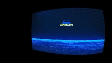 Pakaian Dalam Neon Membungkus Tubuh Asian Amatir Yang Bergoyang Liar Di Atas Batang Keras