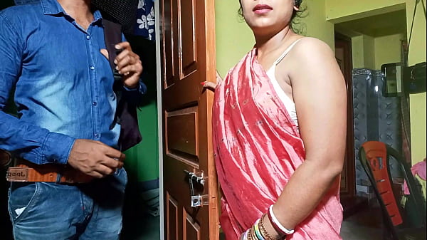 ब्रा बेचने वाले ने भाभी को लुभाकर किया गर्म मजा, हिंदी आवाज में जोशीला इंडियन अश्लील