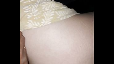 Goyangan Panas Istri Tetangga Di Jok Mobil, Nyaris Ketahuan Warga Yang Mengintai