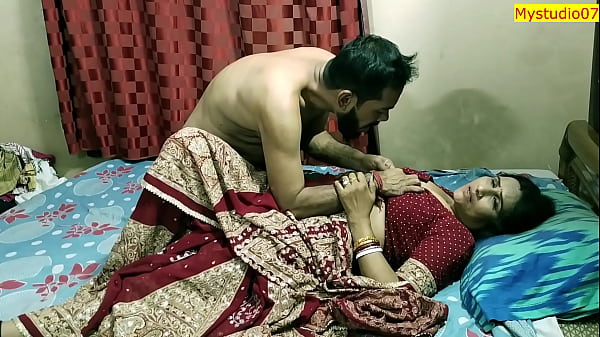 Bokep India: Bhabhi Tua Mesum Digilir Teman Suami, Suara Erangnya Bikin Sange!