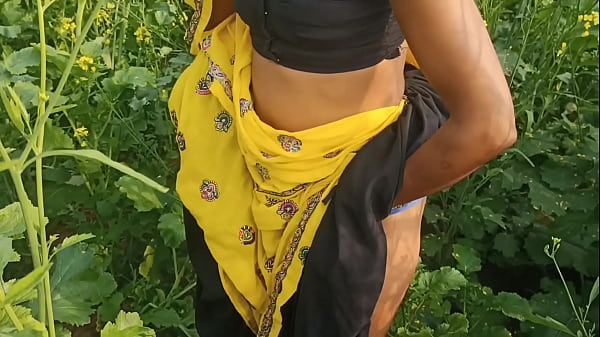 सरसों के खेत में ममता को उसके पति ने मौका देखकर जबरदस्त चोदा, बाहर खुले में साफ हिंदी आवाज़ में