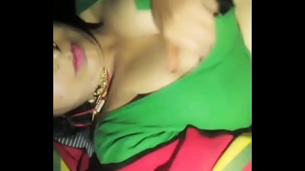 Tampilan Payudara Ranum Tante Desi Yang Menggoda
