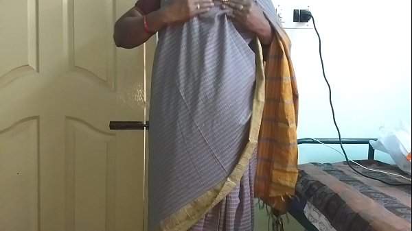 Wanita India Berdarah Panas, Vanitha, Mengenakan Saree Abu-abu Menggoda, Memperlihatkan Payudara Besar Dan Memamerkan Memeknya Yang Licin, Meremas-remas Tetek Dan Menggosok Kontolnya Hingga Klimaks