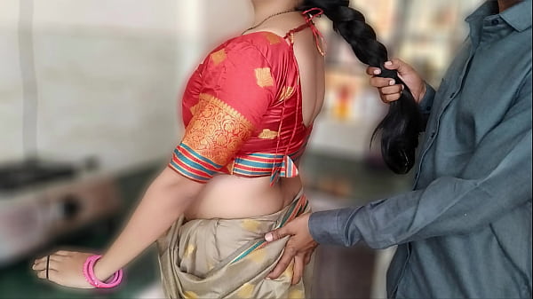गांव की मस्त भाभी ने पहली बार किचन में देवर के साथ जंगली सेक्स किया, देसी बेब की तंग चूत का वीडियो वायरल
