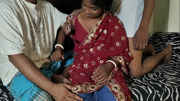 Bhabhi Manis Selingkuh Dari Suami Dan Beraksi Mesra Dengan Dua Adik Tirinya