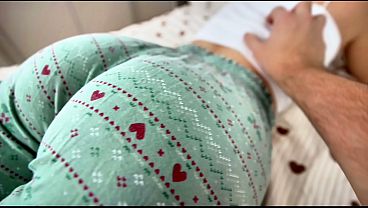 Kakak Tiri Menggoda Adik Tiri Dengan Pijatan Sensual Yang Membuatnya Merintih!