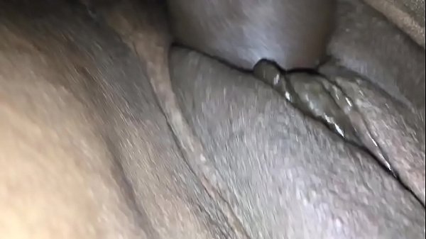 Gadis India Yang Menggoda Dengan Lekuk Tubuh Yang Memukau