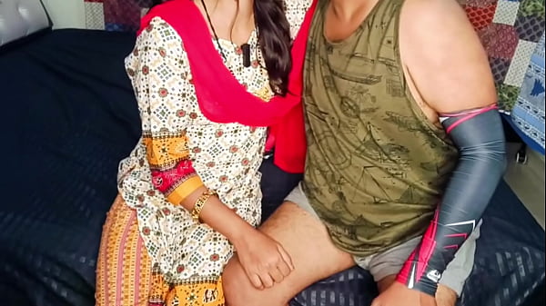 Mami Ko Paisa Kamane Ka Garam Tarika Batate Hue Uske Bhanje Ne Choda