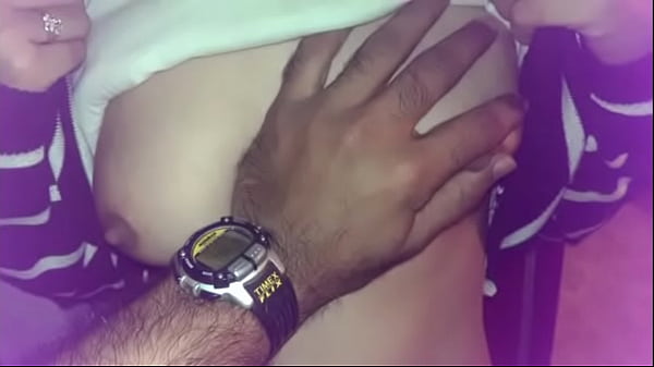 Payudara Montok Desi Diguncang Dengan Nafsu