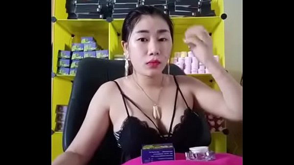 ស្រីតា Live លក់ឡេប បើកដោះថ្លោសអោយមើលដោយឥតគិតថ្លៃ
