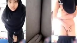 Aisyah Kecil Berhijab Hitam Yang Menggoda