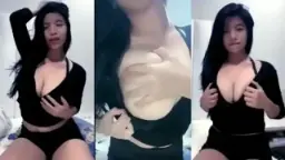 Aulmii Menggoda Dengan Lidah Di Celah Lembab Uting (awwbaby)