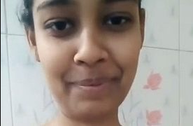 Desi Melepas Kutang Sendiri Di Foto Selfie
