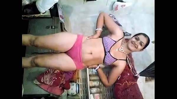 Desi Panas Dengan Lagu Yang Menggoda