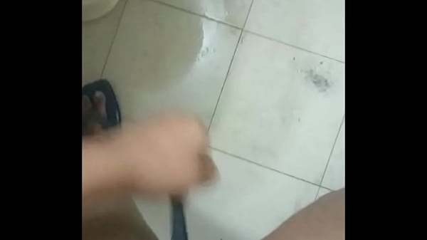 Kamar Mandi Panas: Jari-jari Nakal Menggoda Gadis Desi Berkerudung