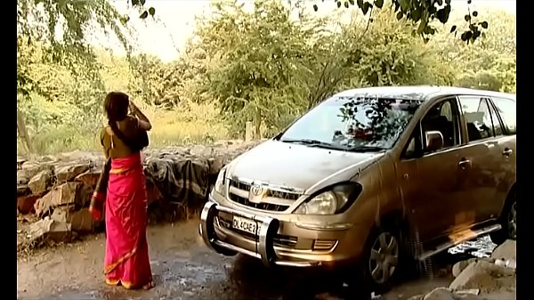 Bhabhi Desa India Lagi Cuci Mobil..{ade