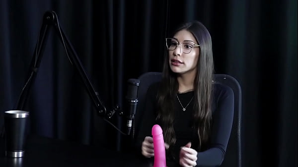 Melina Khalifa: Ibu Yang Dingin Di Ranjang, Tapi Liar Saat Menghisap Hingga Tenggorokan Dalam (tonton Di: Sheer/red)