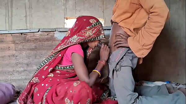 Video Panas Desi Bhabhi Dalam Saree Merah, Adegan Mesra Seri Web Hindi Terbaru Yang Bikin Panas