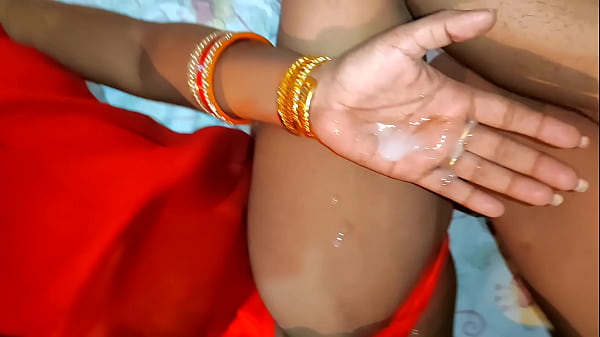 देसी माल की गांड में पहली बार हिंदी में बोलते हुए धीरे-धीरे लंड घुसेड़ा