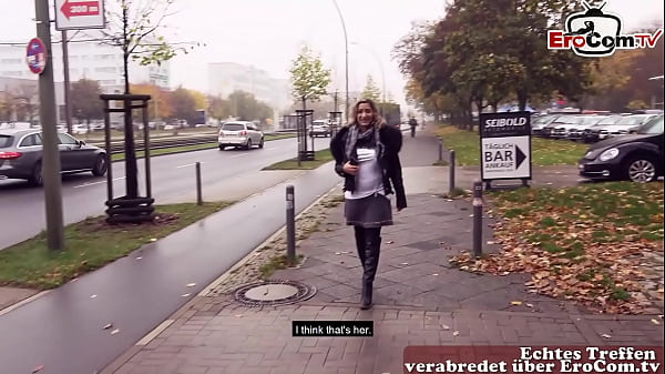Deutsch-türkin Teen Wird Auf Der Straße Abgeschleppt Für öffentlichen Sex