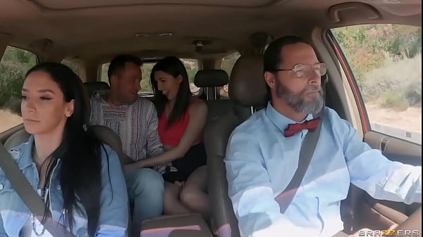 Maya Woulfe Naik Jempol Di Mobil, Tonton Fullnya Di Brazzers