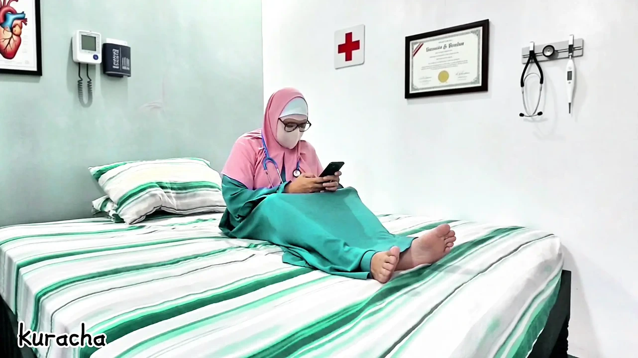 Hijab Muslim Doctor Video Call With Her Secret Lover On Breaktime At Hospital
