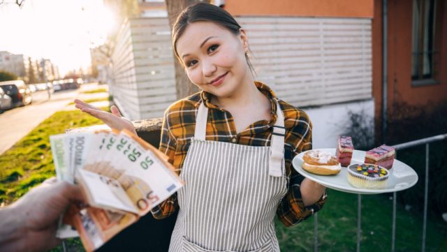 Agen Rahasia – Kue Krem Dan Isian Hangat Di Dalam