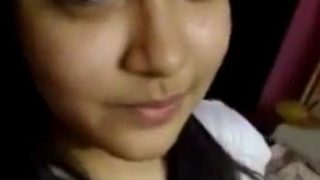 Gadis India Pamer Payudara Telanjang – Solo Panas