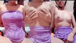 Gadis Seksi Pamer Tubuh Hot Dan Menggoda