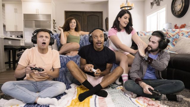 Reality Kings – Ngentot Bareng Para Gamer