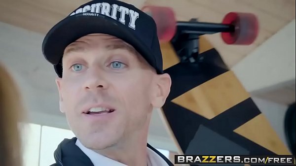 Brazzers – B. Got Boobs –  No Skatewhoreding! Adegan Panas Nina North Dan Johnny Sins