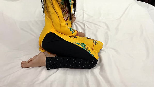 Menggoyang Pantat Montok Tante Punjabi