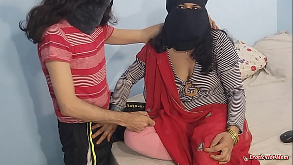Moga Cewek Lo Nggak Sepanas Itu, Ngentot Memek Desi India Ketatnya Sambil Pakai Hijab Muslim Dengan Erangan Panas Keras Nan Seksi Dalam Bahasa Hindi