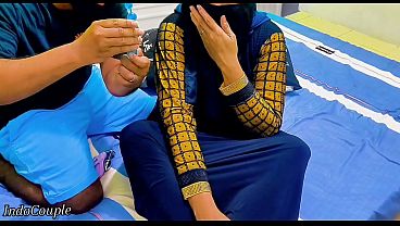 Adik Tiri Berhijab Nekat Buka Pussy Buat Main, Tapi Kakak Pilih Lubang Yang Salah Buat Colok Mainan