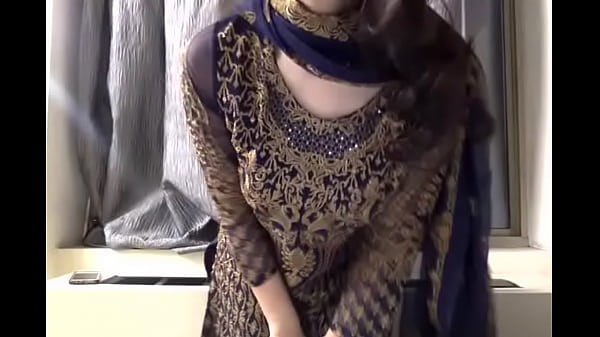 Goyangan Panas Gadis India Di Depan Kamera