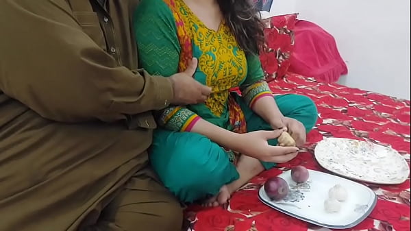Bantu Ibu Tiri Potong Sayur Lalu Kutiduri Pantat Besarnya, Dia Selingkuhi Ayah Tiriku – Suara Hindi Jernih