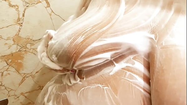 Desi Bhabhi Mandi Basah Menggoda