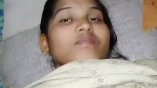 Gadis Karyawan Toko Bunga India Keerthi Digoyang Habis-habisan Di Ranjang Rumahnya
