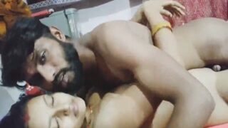 Pasangan Desa Rekam Momen Panas Mereka Dalam Film Biru India