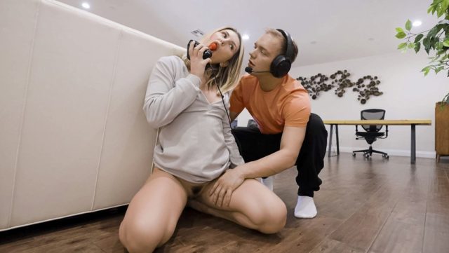 Realiti Raja – Tancapkan Joystick Di Bokongku